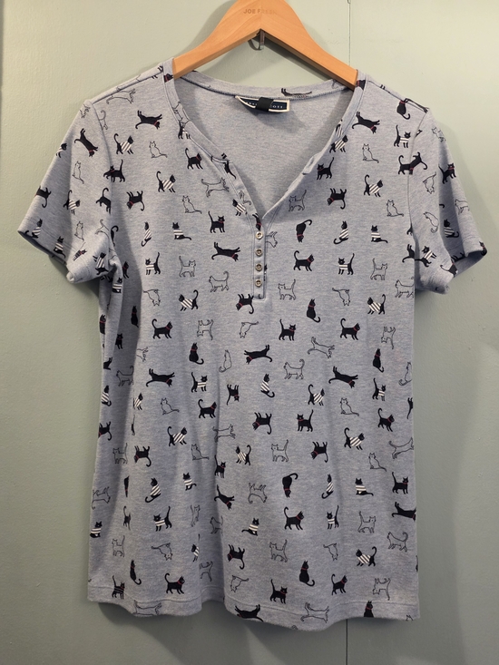 karren scott Tops - Karen Scott Light Blue Cat Print Short Sleeve Henley Top